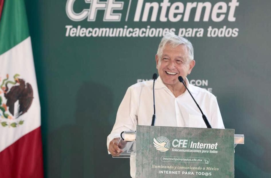 AMLO dice que la conectividad es una revolución