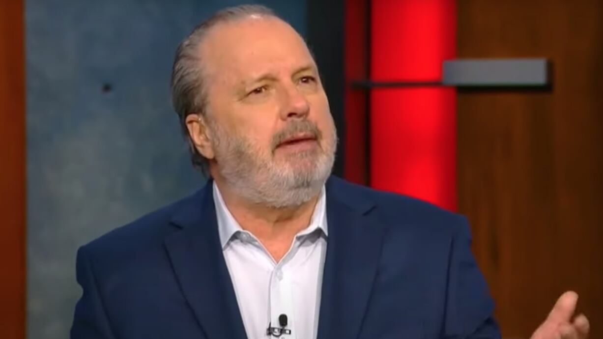 Roberto Gómez Junco se harta de Hugo Sánchez en pleno programa; no tienes capacidad de entender, le dijo