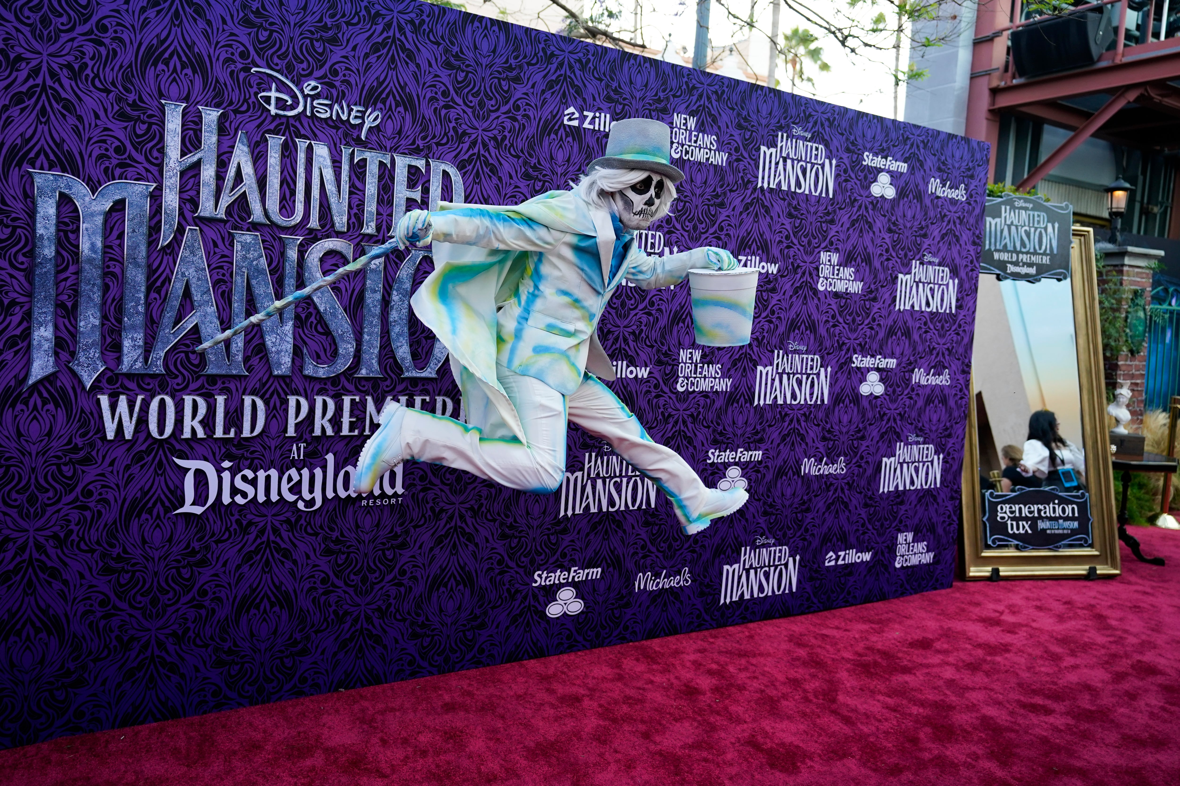 Kurt Tucci en la premiere de "La Mansión Embrujada" en Disneyland, en Anaheim, California