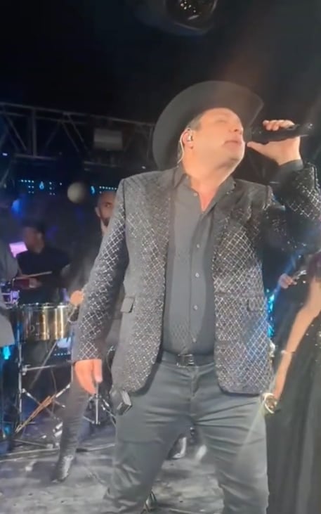 Julión Álvarez en fiesta XV años