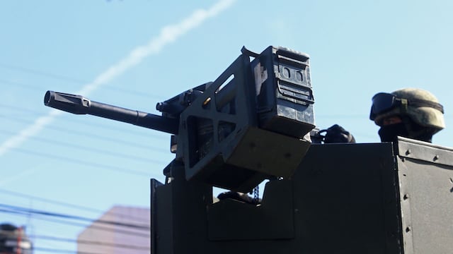 Personal castrense durante el operativo realizado esta tarde en la colonia Jardines Alcalde, en Guadalajara