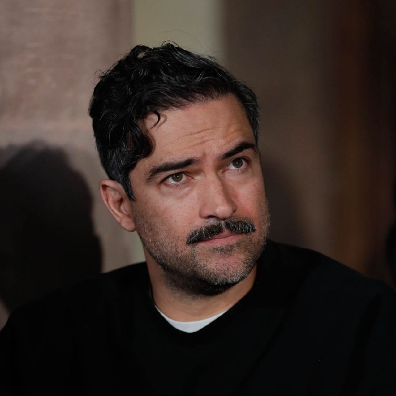 Alfonso Herrera exhibe a Eduardo Feinmann y lo acusa de demostrar su ignorancia contra México