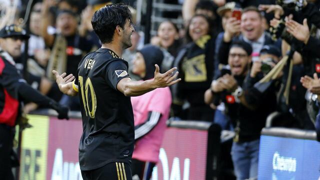 Vela celebra ante la afición del LAFC