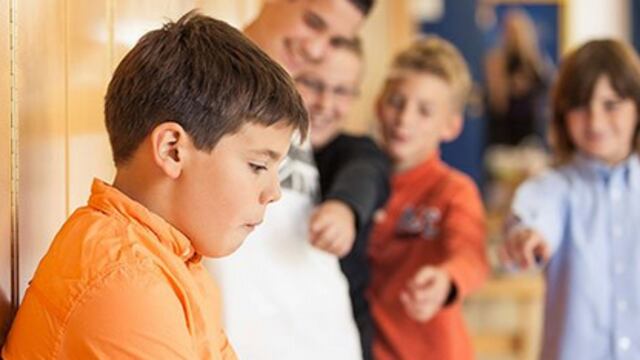 Opino que el acoso escolar ("bullying") no es exactamente un ejercicio del poder político.