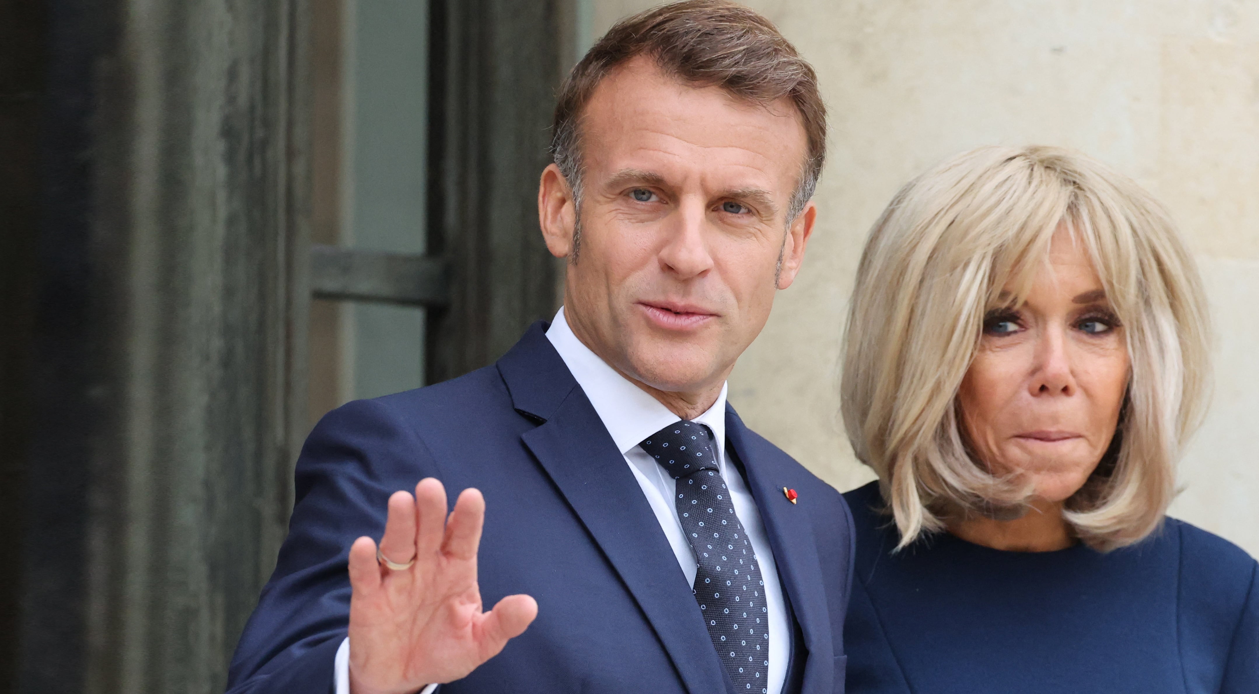 Emmanuel Macron junto a su esposa Brigitte Trogneux.