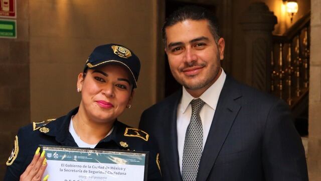 Reconocen a mujer policía en CDMX
