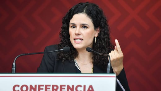 Luisa Alcalde defiende a Andrés López Beltrán y militantes de Morena de vacaciones con fuerte mensaje