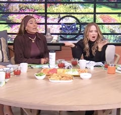 Andrea Legarreta hace chiste sobre canción de Gala Montes