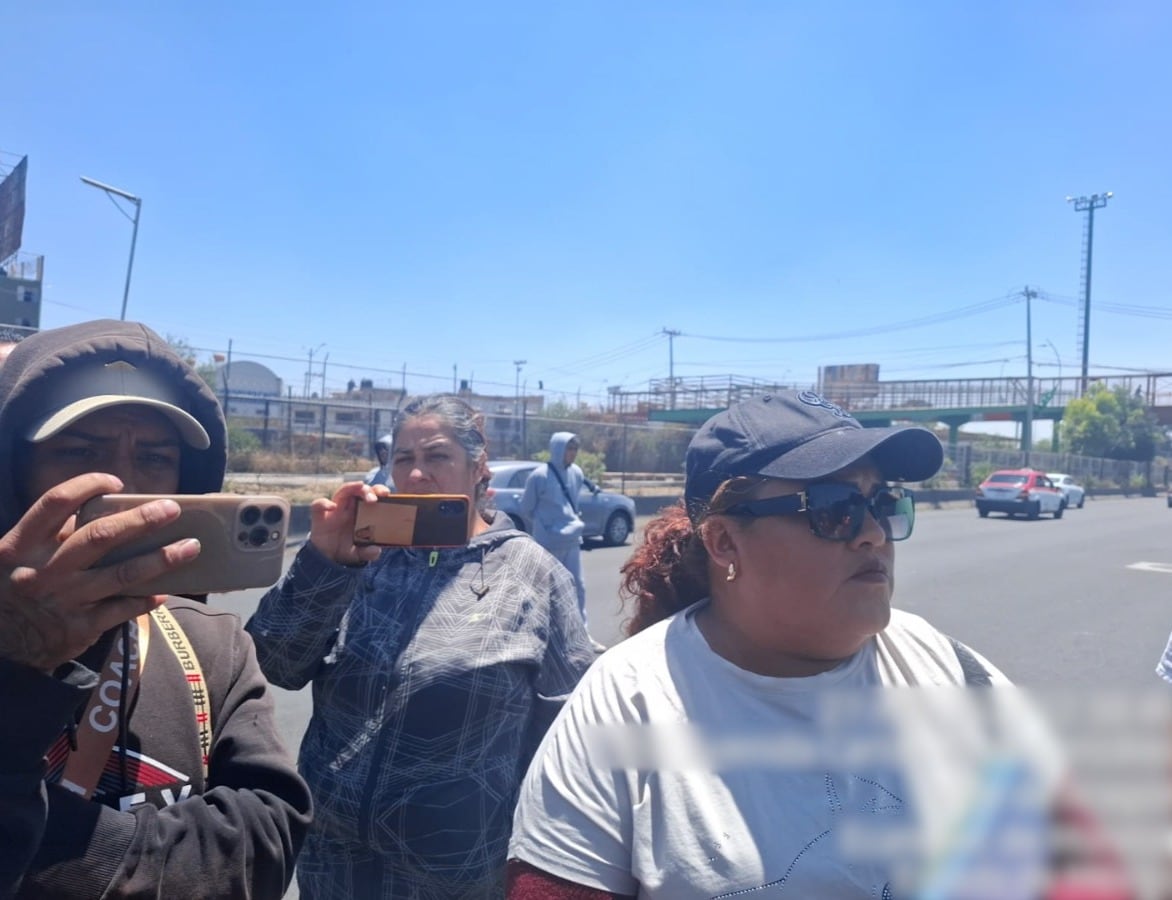 El predio clausurado en La Monera es señalado como foco de infección y opera cerca de viviendas.