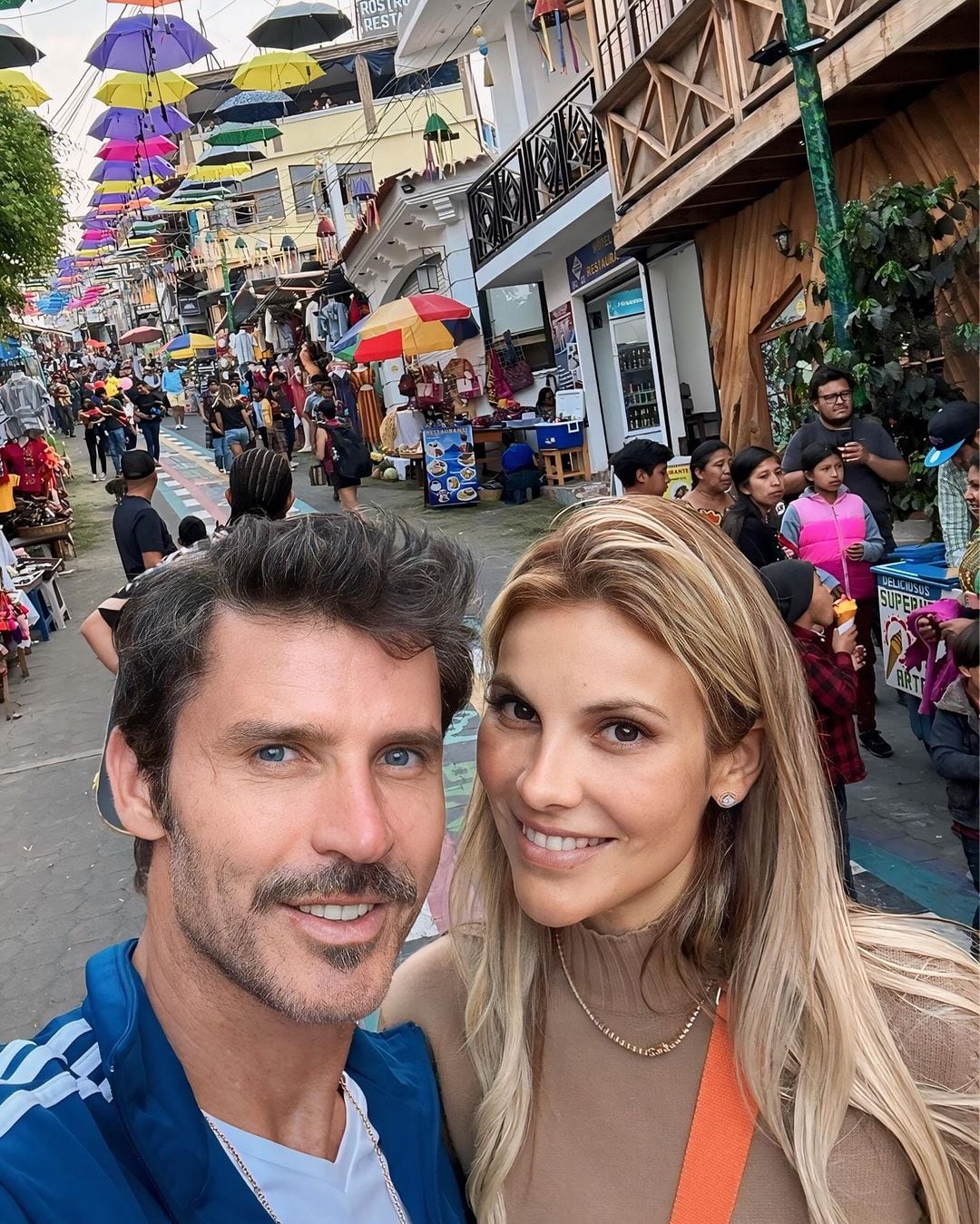 Leonardo García con su novia Flaminia.