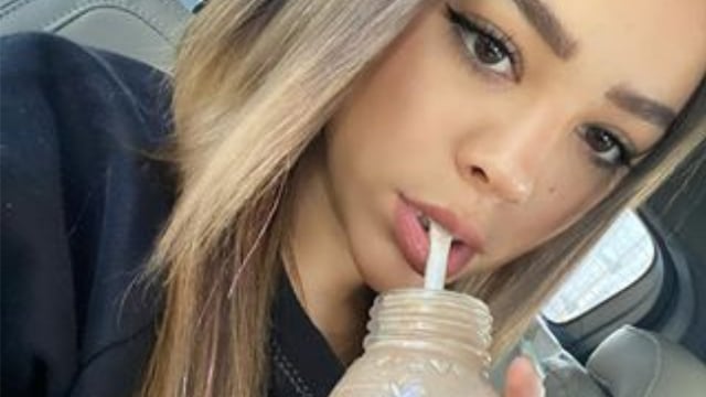 Danna Paola acude a marcha por el Día Internacional de la Mujer en Madrid