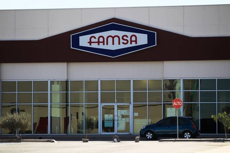 Tiendas FAMSA cierran