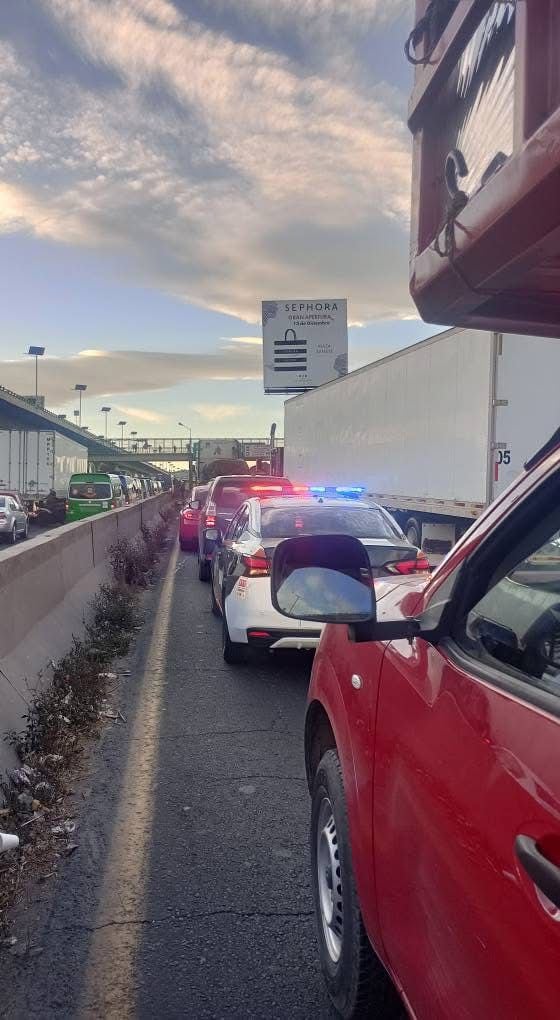 Bloqueo en autopista México-Querétaro a la altura de Perinorte hoy 10 de enero