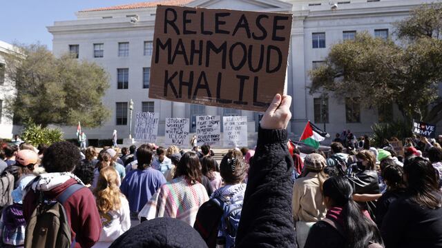 Protestas en Manhattan por activista Mahmoud Khalil, fue acusado de "terrorismo".