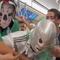 ¿La Parka vs El Santo en el Mundial? Fans mexicanos llevan la lucha libre el metro de Qatar 2022