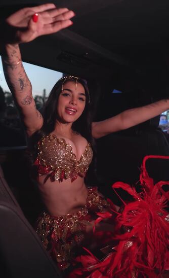 Karely Ruiz en el Carnaval Tihuatlán 2024