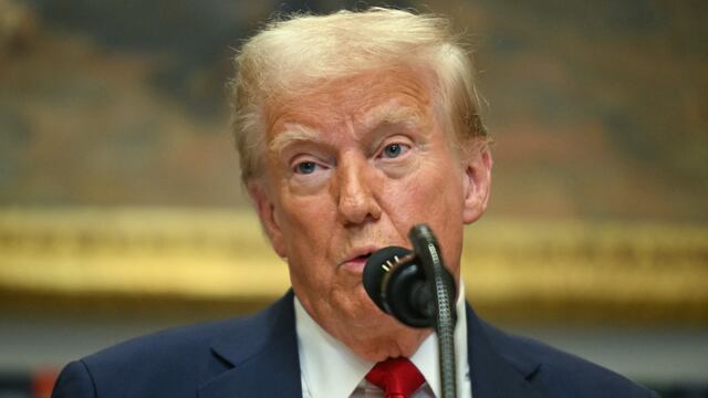 Arancel del 100% a fármacos extranjeros, anuncia Donald Trump