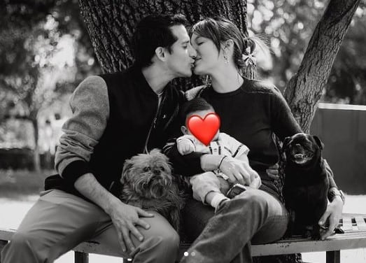 Postal familiar de Rommel Pacheco y Lylo Fa.