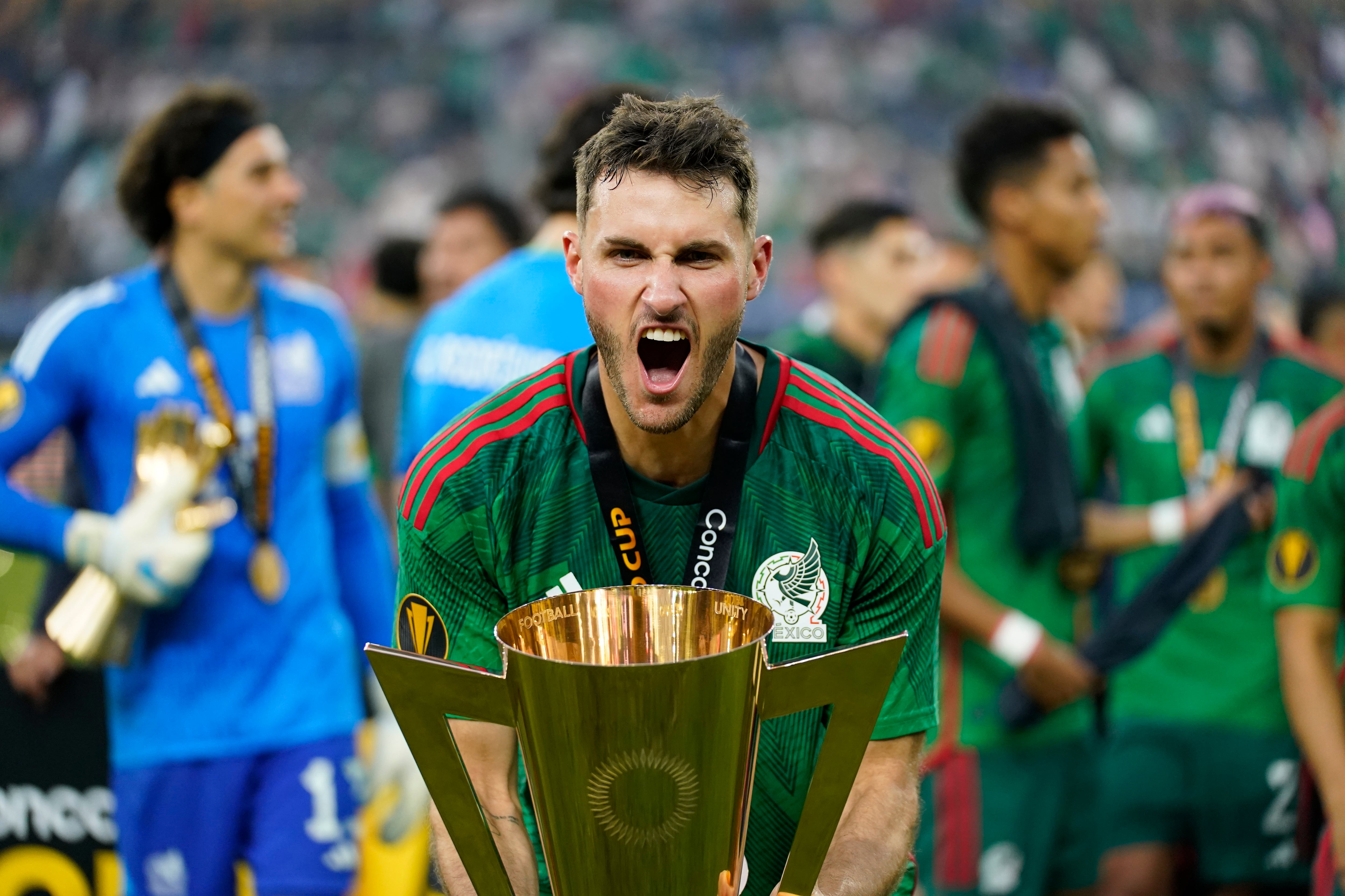 Santiago Giménez.