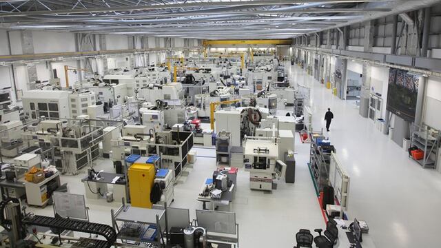 Mercedes readaptara su fábrica