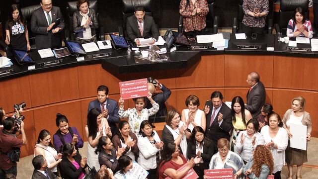 Festejo en el Senado tras aprobar seguridad social a personas trabajadoras del hogar.