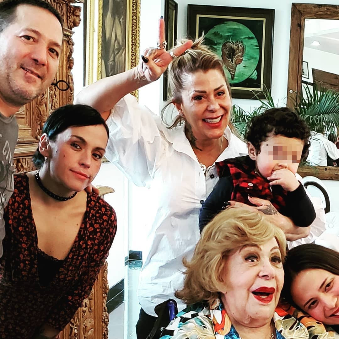 Mayela Laguna con la familia Pinal
