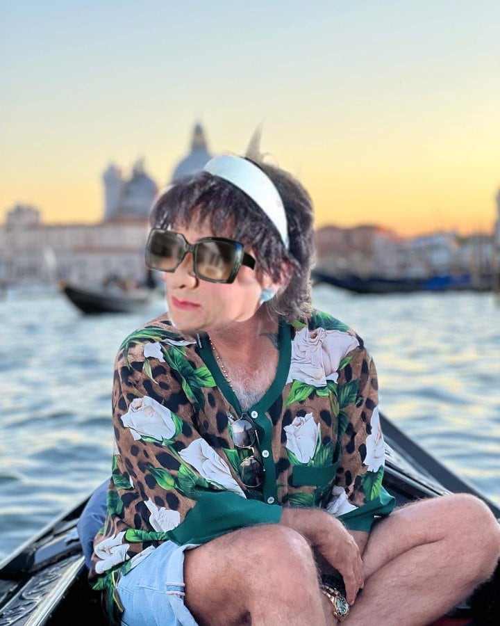 Doña Márgara Francisca en parodia a Alejandro Fernández.