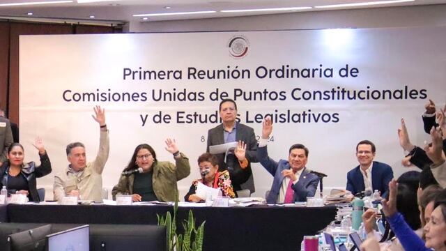 Integrantes de las comisiones de Puntos Constitucionales y Estudios Legislativos en el Senado. Foto: Vanessa Félix.