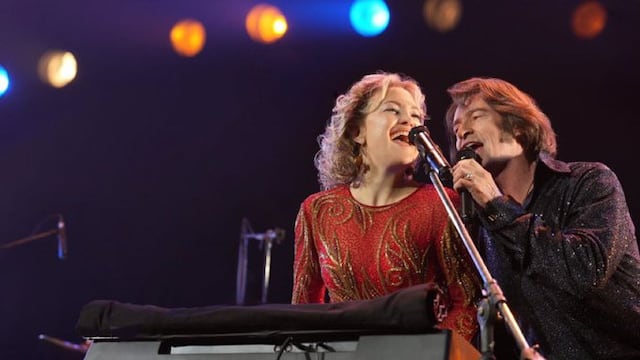 Song Sung Blue, la película de la banda tributo a Neil Diamond, revela a sus protagonistas y director