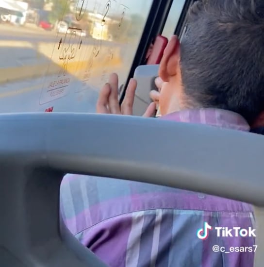 Hombre le hace un poema a la cerveza