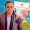 Marco Chacón muestra su título para callar a Gustavo Adolfo Infante quien dijo lo habían despedido de la Universidad Anáhuac