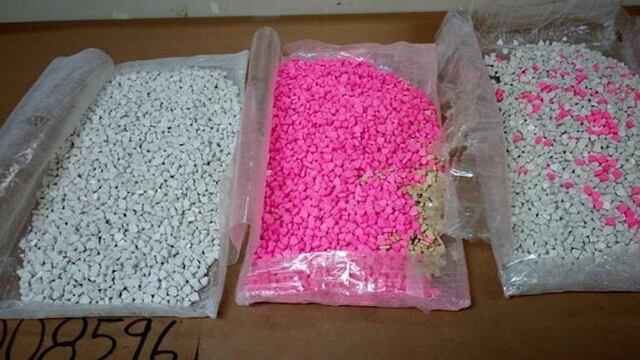 Junto con sus dos vestidos, el matrimonio recibió casi 25 mil pastillas de éxtasis