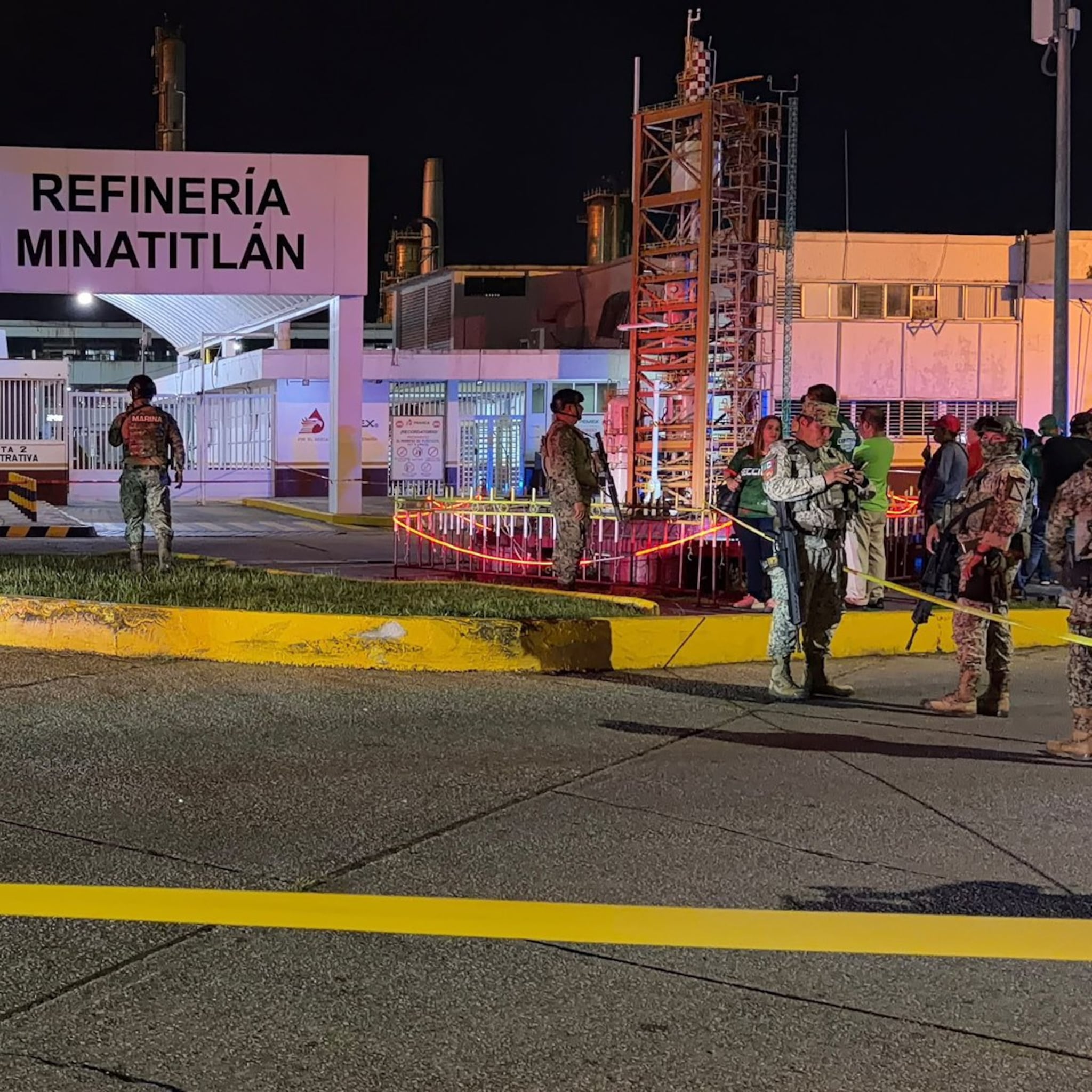 Pemex confirma dos trabajadores lesionados tras ataque armado en refinería de Minatitlán