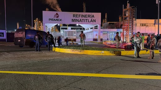 Pemex confirma dos trabajadores lesionados tras ataque armado en refinería de Minatitlán