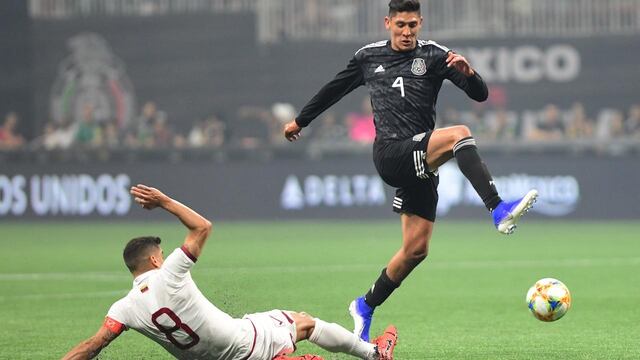 Alvarez abandonó el campo de juego al minuto 31 por lesión