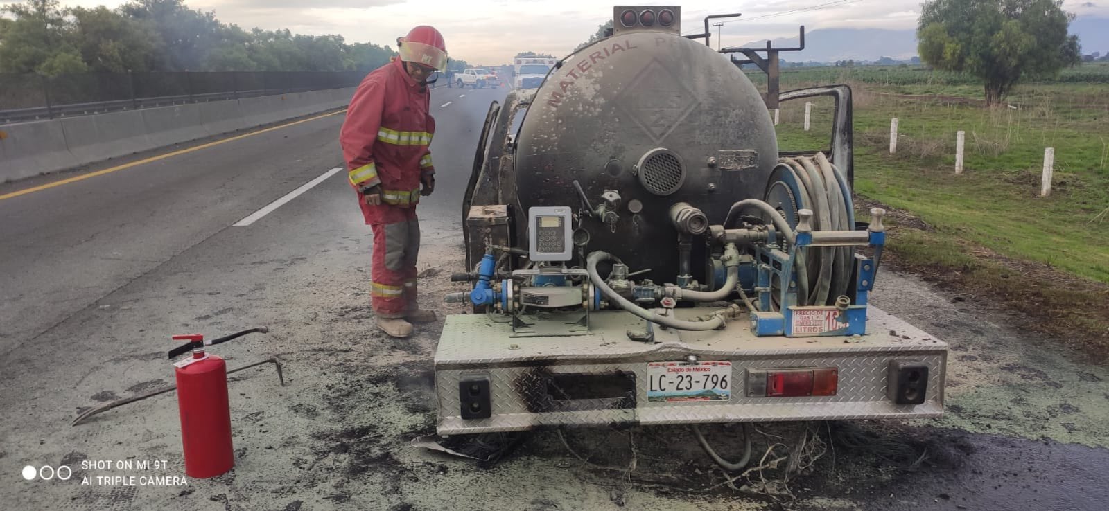 Se incendia pipa de gas en Circuito Exterior Mexiquense