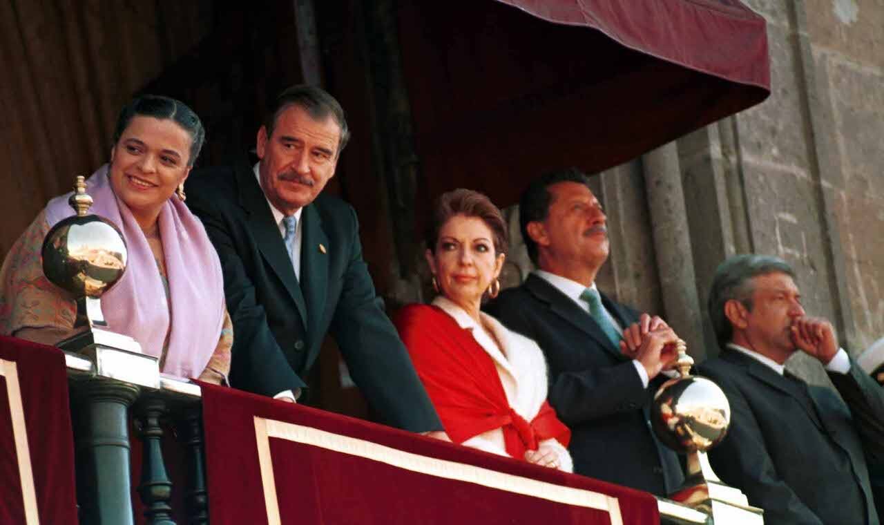 Desfile deportivo para conmemorar el Aniversario del Inicio de la Revolución en 2002.