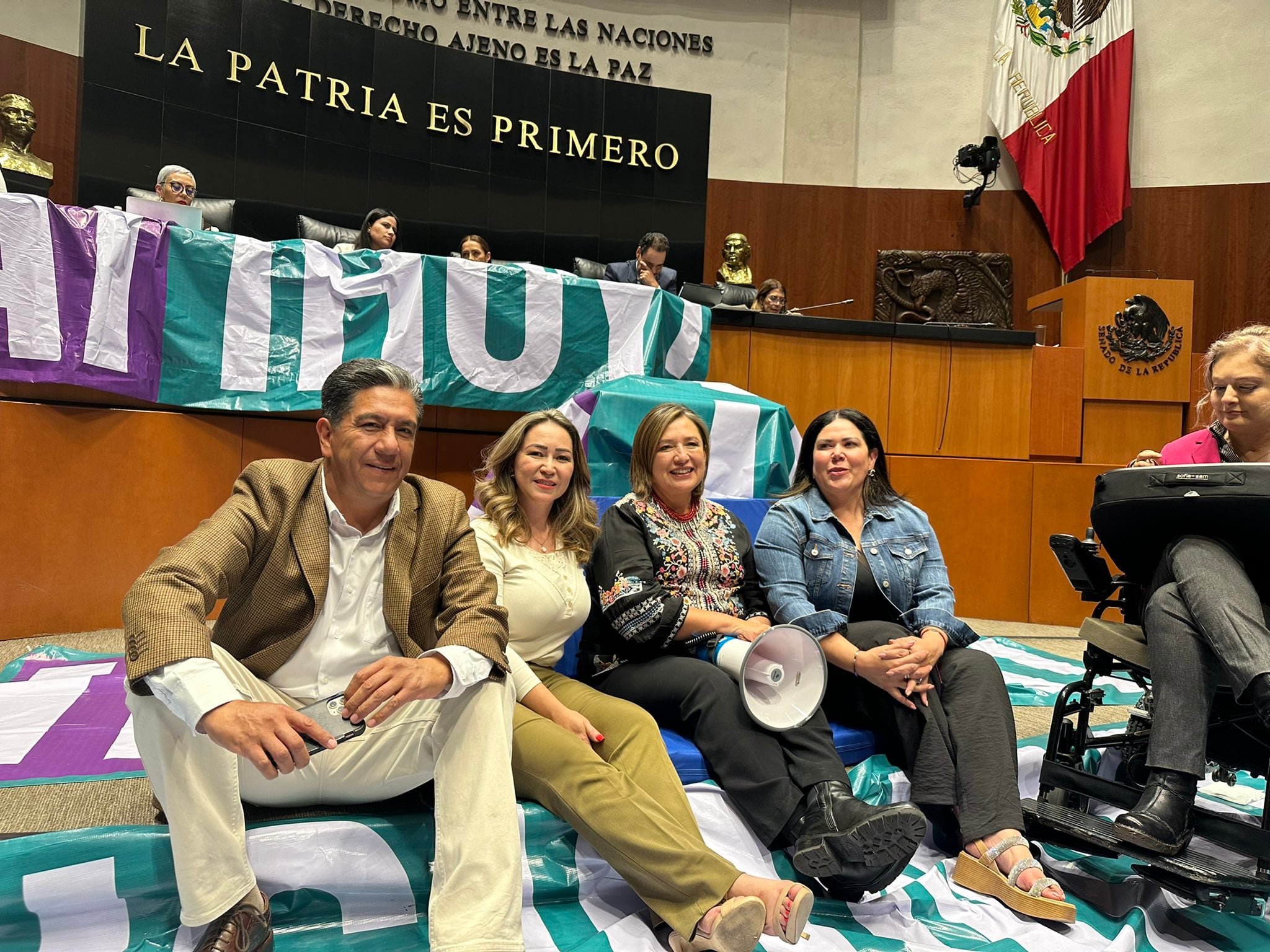 plantón en el Senado por el INAI