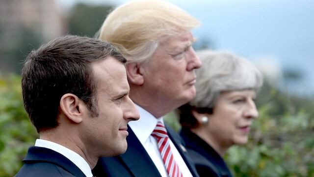 El presidente francés Emmanuel Macron, el presidente de los Estados Unidos Donald Trump y la primera ministra británica Theresa May.