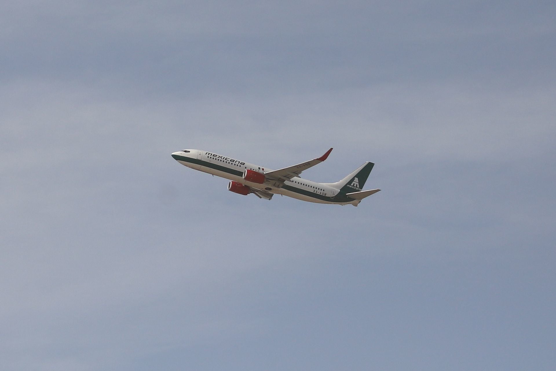 Avión de la aerolínea Mexicana de Aviación despega desde el AIFA