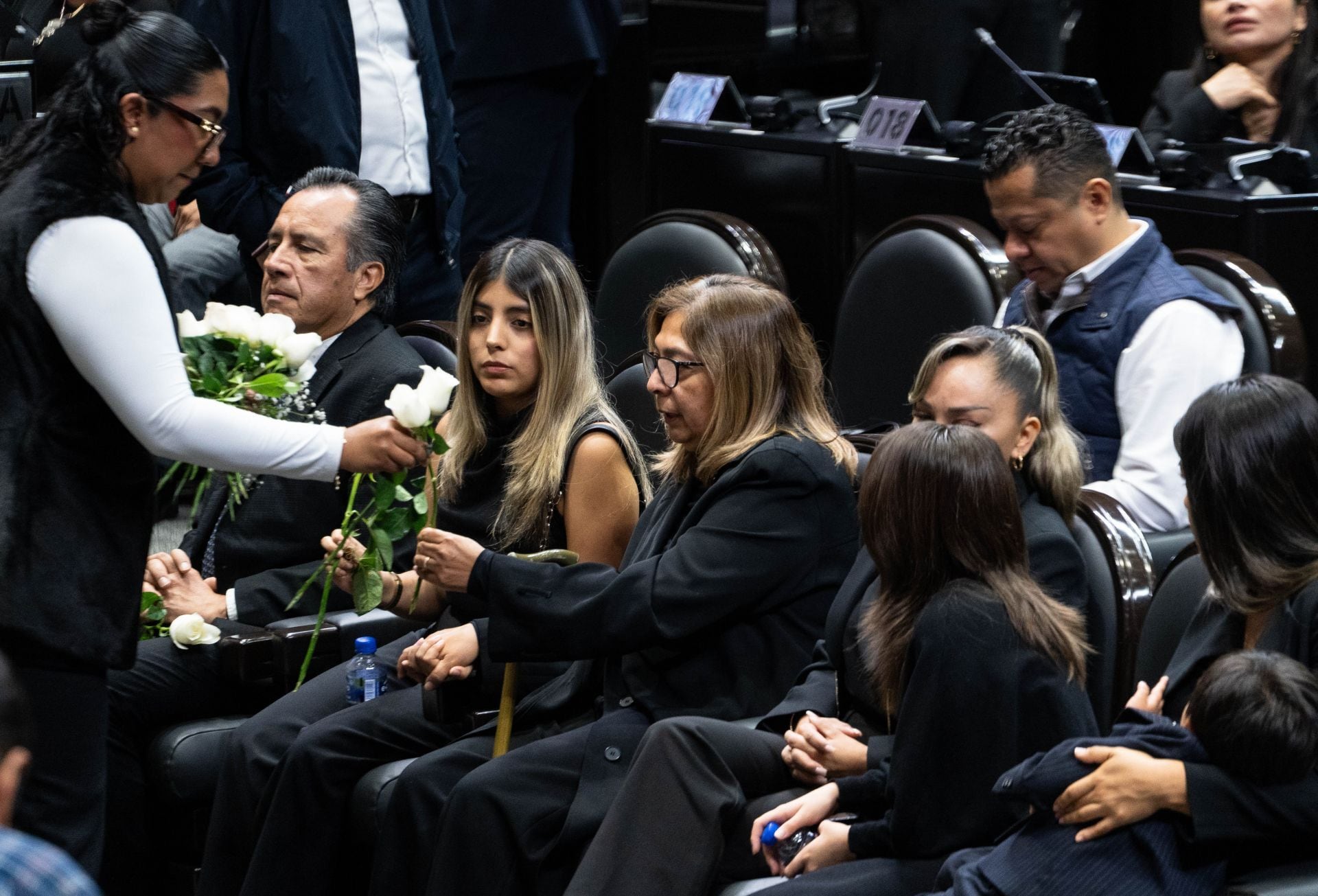 Cuitláhuac García acudió al homenaje para Zenyazen Escobar en la Cámara de Diputados