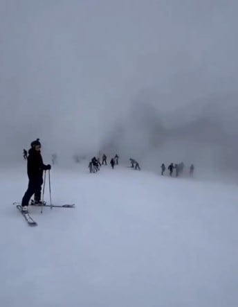 Video muestra peligrosa avalancha con esquiadores en Italia