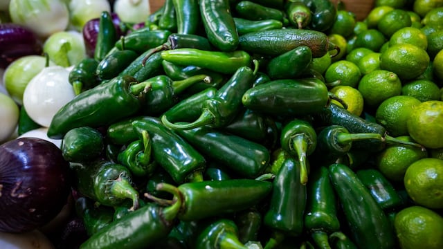 Autoridades federales tienen pendiente dar a conocer los resultados de posible salmonela en chiles empaquetados en Nuevo León.