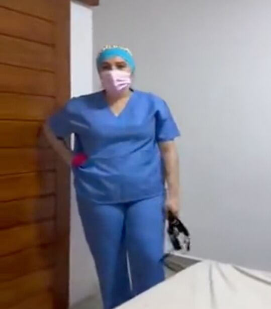 Esposa que se vistió de enfermera para una noche de pasión