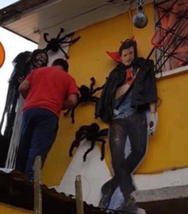 Figura de Chayanne adornando casa