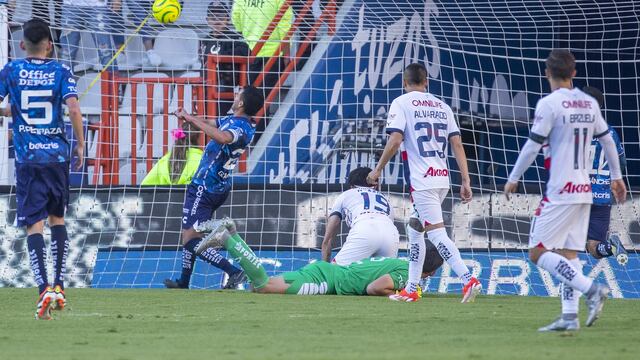 Autogol del Pachuca contra Chivas