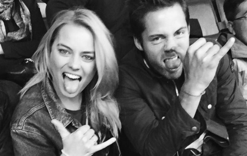 Tom Ackerley y Margot Robbie