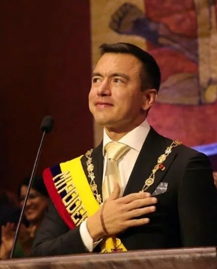 El detalle en el traje de Daniel Noboa que desató polémica