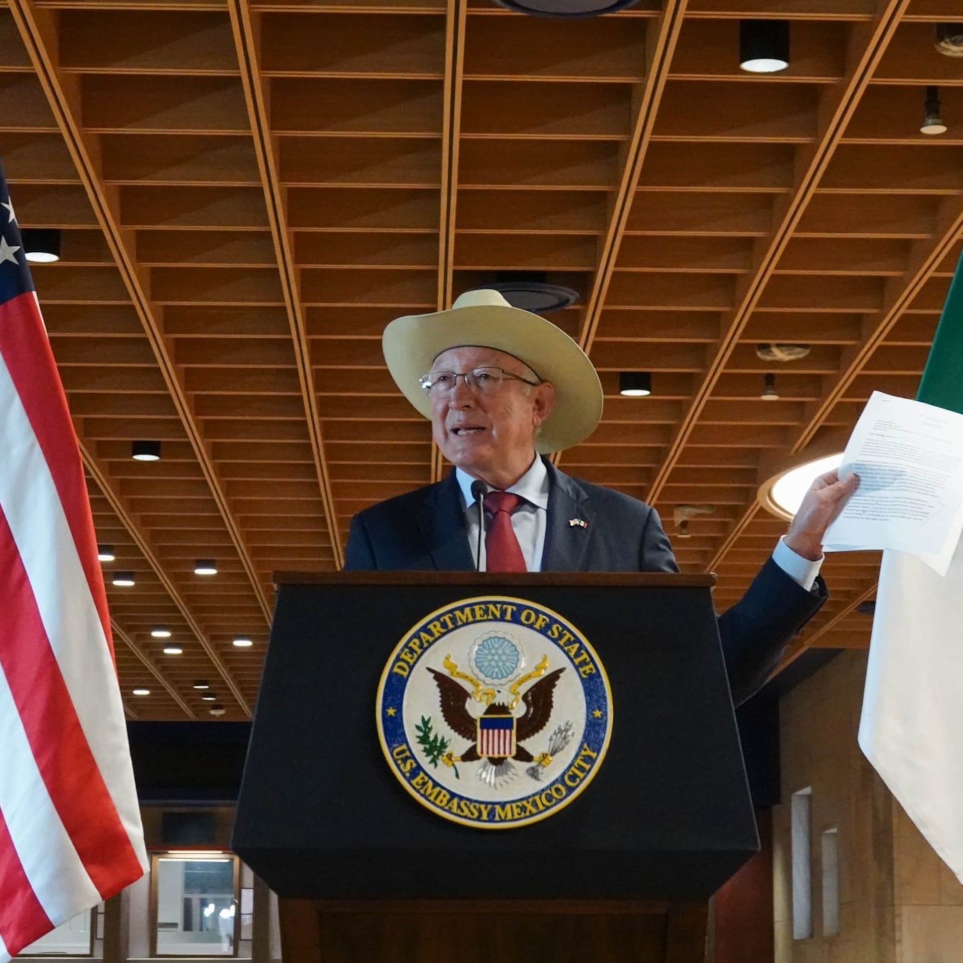 El exembajador y AMLO