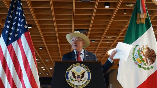 El exembajador y AMLO